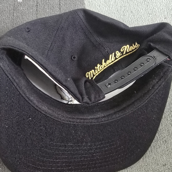 Mitchell and Ness RAPTORS Snapback - Picture 3 of 5